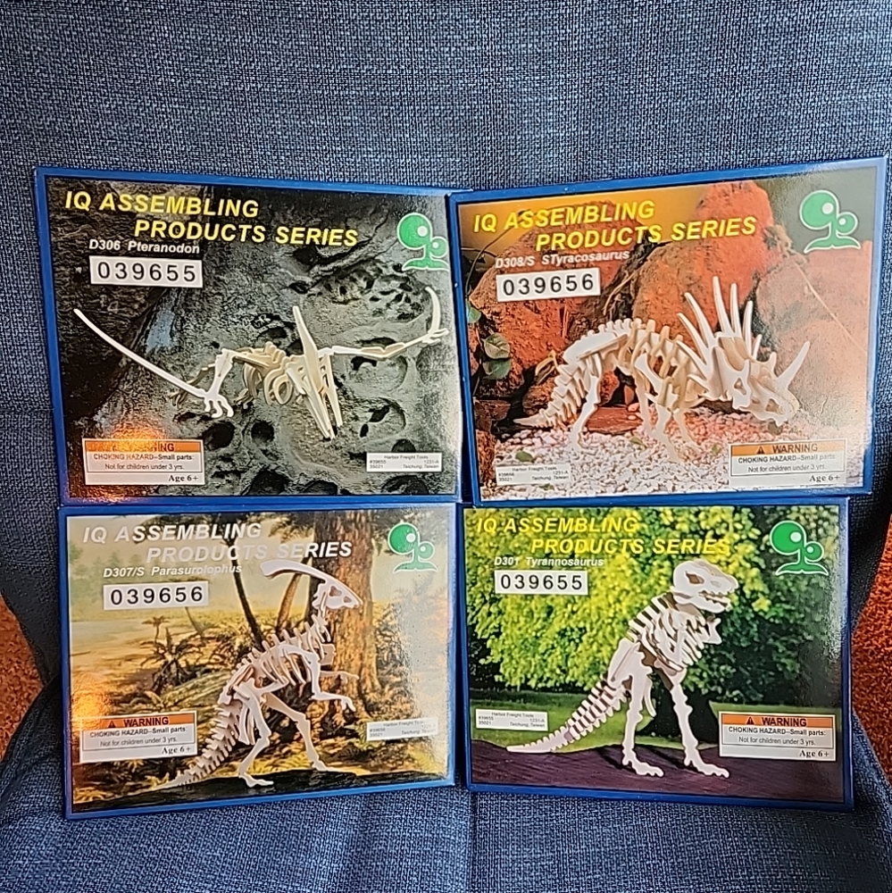 IQ Assembling Products 3-D Dinosaur Kits Pteranodon Styracosaurus T Rex.. SEALED
